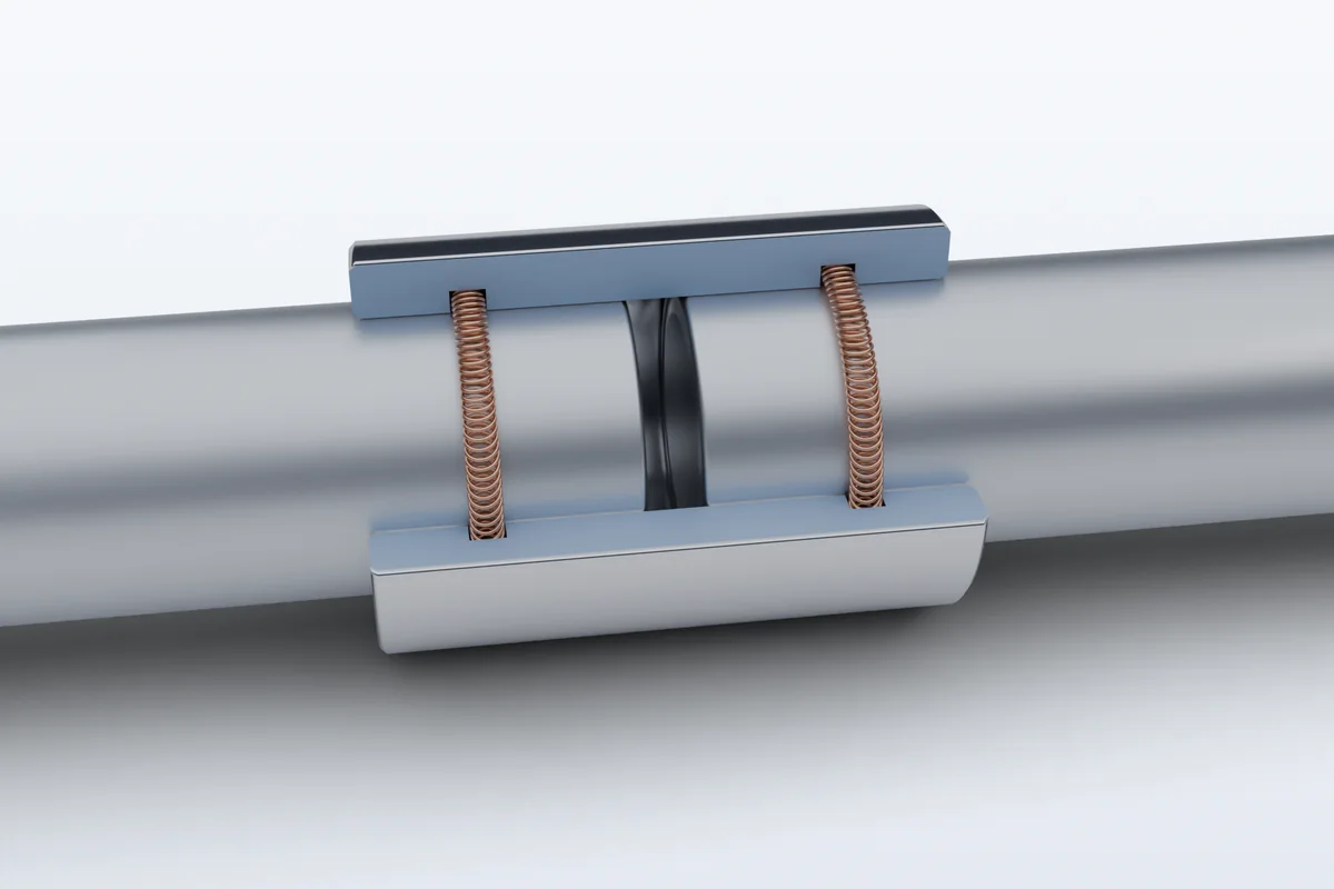 Tubular busbar expansion joint: sliding contact sleeve with canted spring rings accommodating thermal expansion